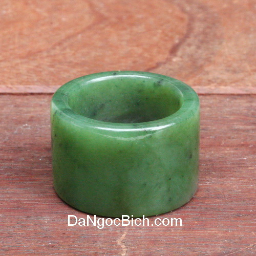 Nhan da ngoc bich nephrite