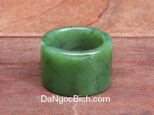 Nhan da ngoc bich nephrite