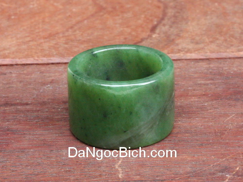 Nhan da ngoc bich nephrite