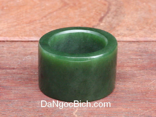 Nhan da ngoc bich nephrite