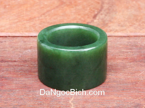 Nhan da ngoc bich nephrite