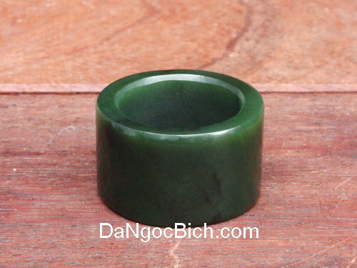 Nhan da ngoc bich nephrite